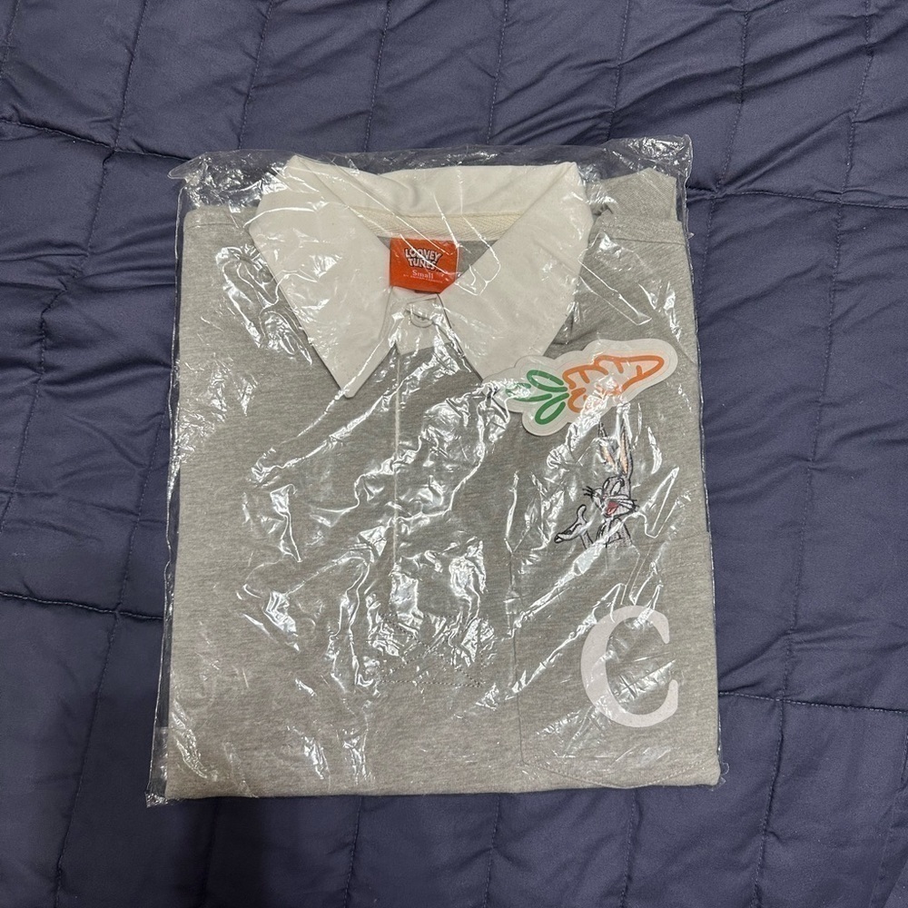 Carrot Looney Toons Bugs shirt size small